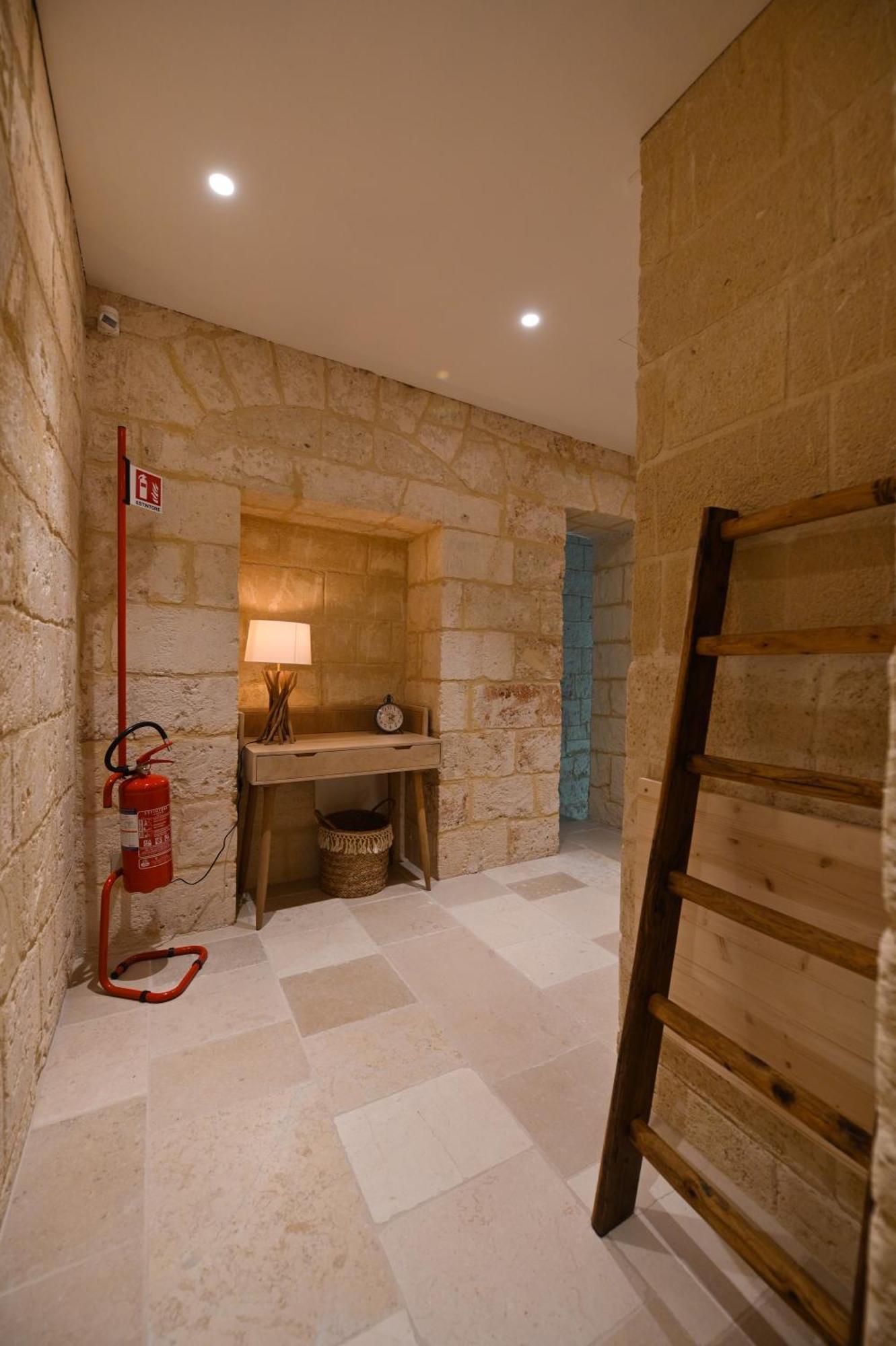Palazzo Momi Bed & Breakfast Bari Exterior photo