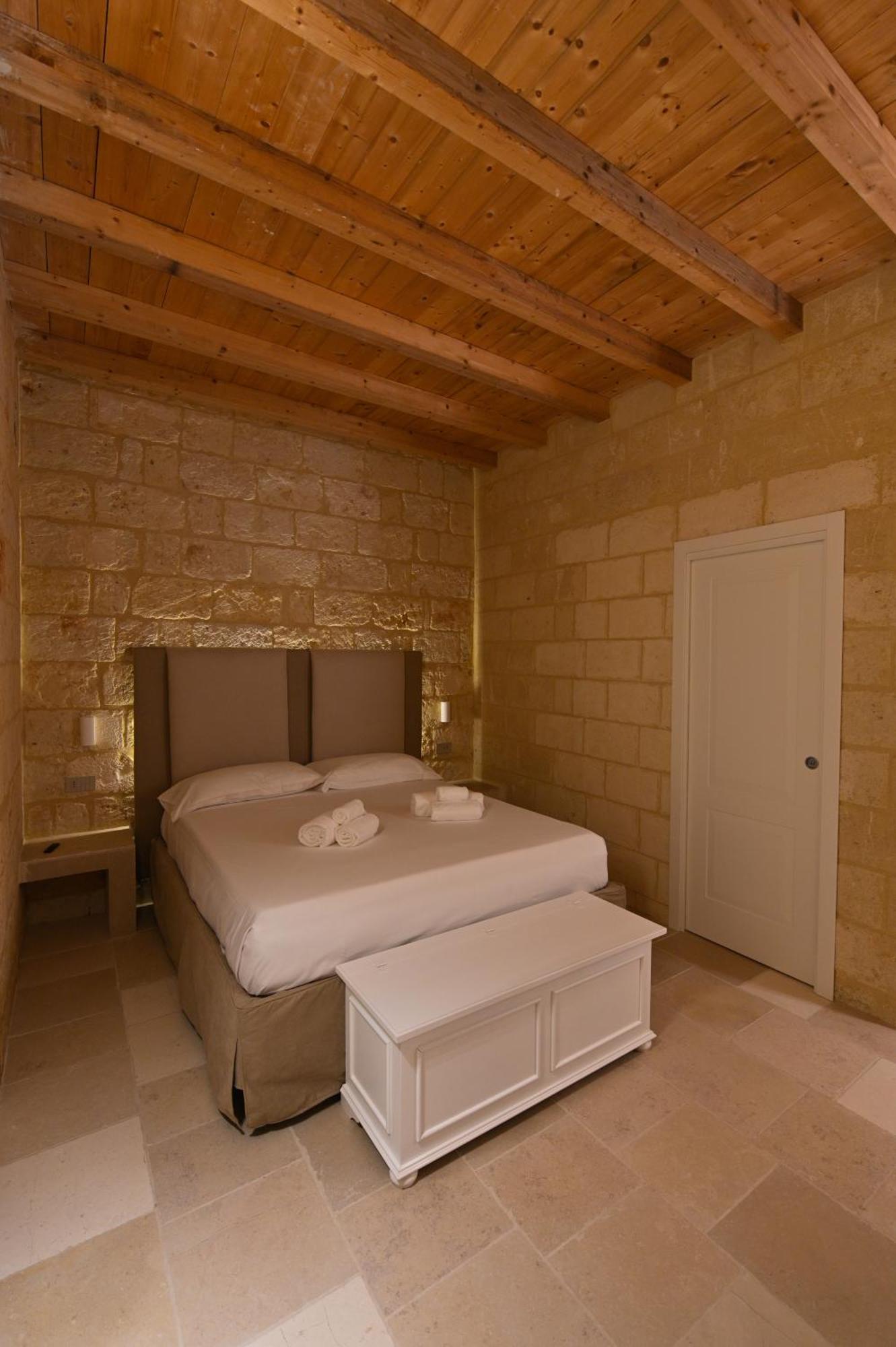 Palazzo Momi Bed & Breakfast Bari Exterior photo